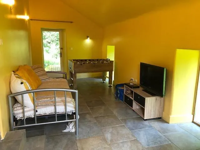 Holiday home Merveilleux Cottage Dans Parc De 7,5 Hectares Saint-Nicolas-du-Pelem France