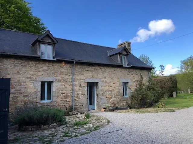 Holiday home Merveilleux Cottage Dans Parc De 7,5 Hectares Saint-Nicolas-du-Pelem